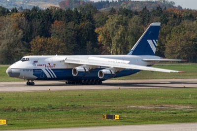 RA-82068 Antonow An-124-100